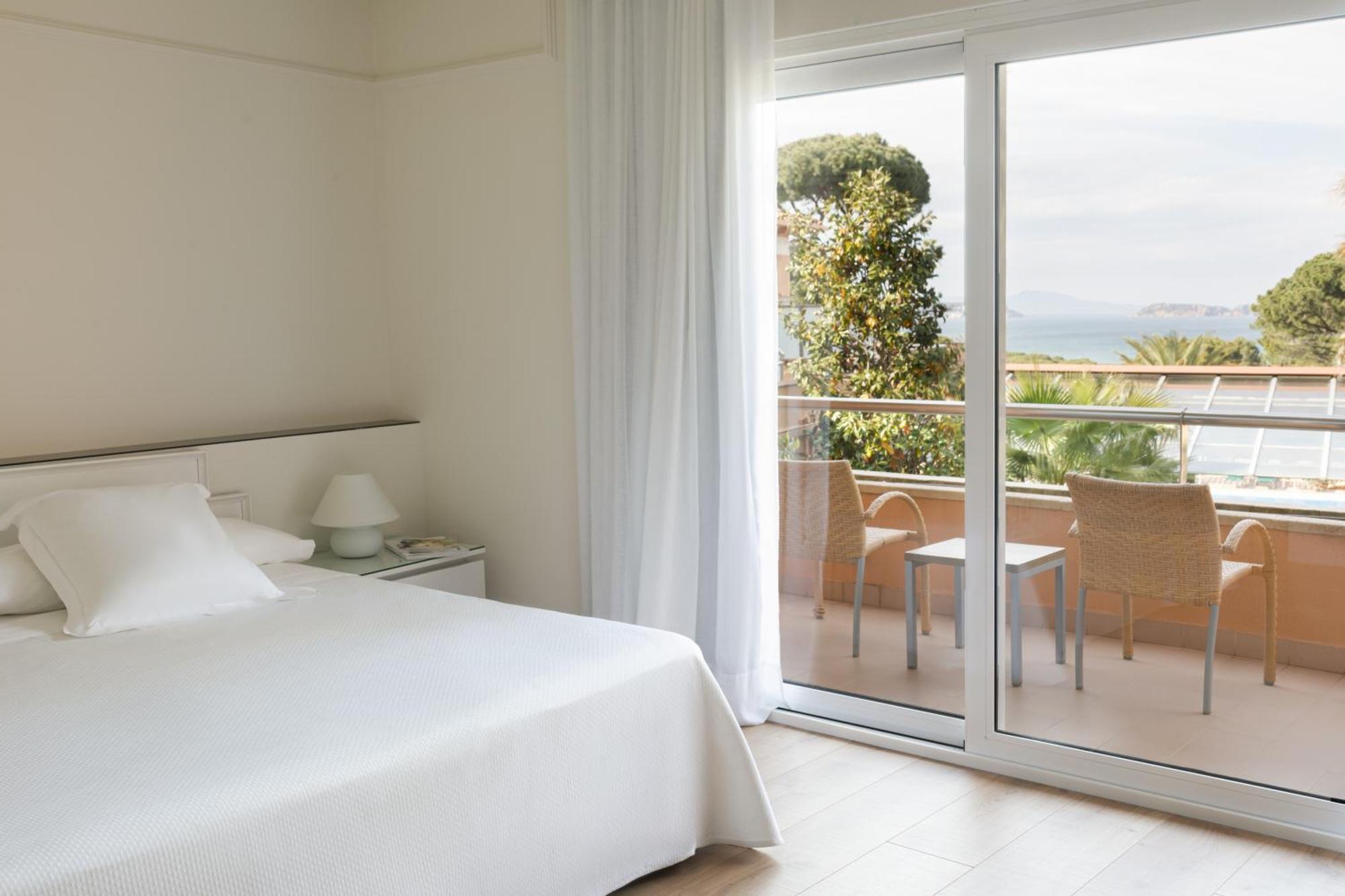 Hotel Sa Punta - Adults Only Fr13 เบกูร์ ภายนอก รูปภาพ